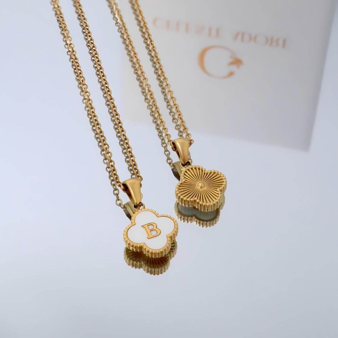 COLLAR PERSONALIZADO CON INICIAL DE TREBOL