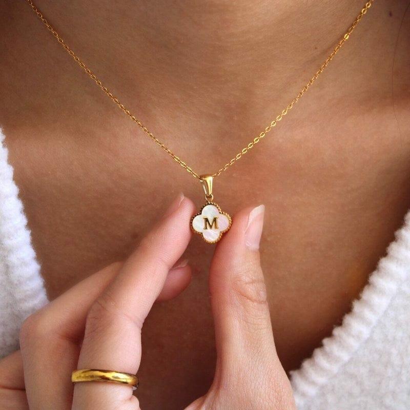 COLLAR PERSONALIZADO CON INICIAL DE TREBOL