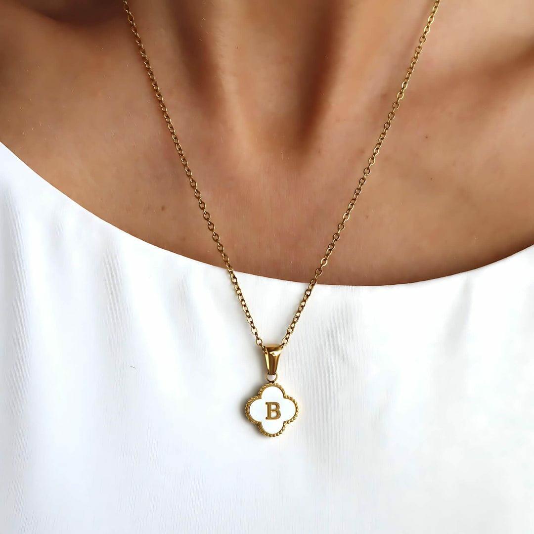 COLLAR PERSONALIZADO CON INICIAL DE TREBOL