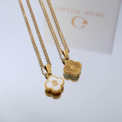 COLLAR PERSONALIZADO CON INICIAL  DE TREBOL